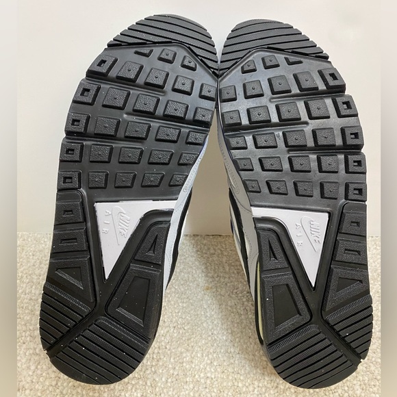 Nike Air Max IVO Shoes (White Black Grey Navy Trainer) Men’s 8/Women’s 8.5 NEW - Picture 12 of 16